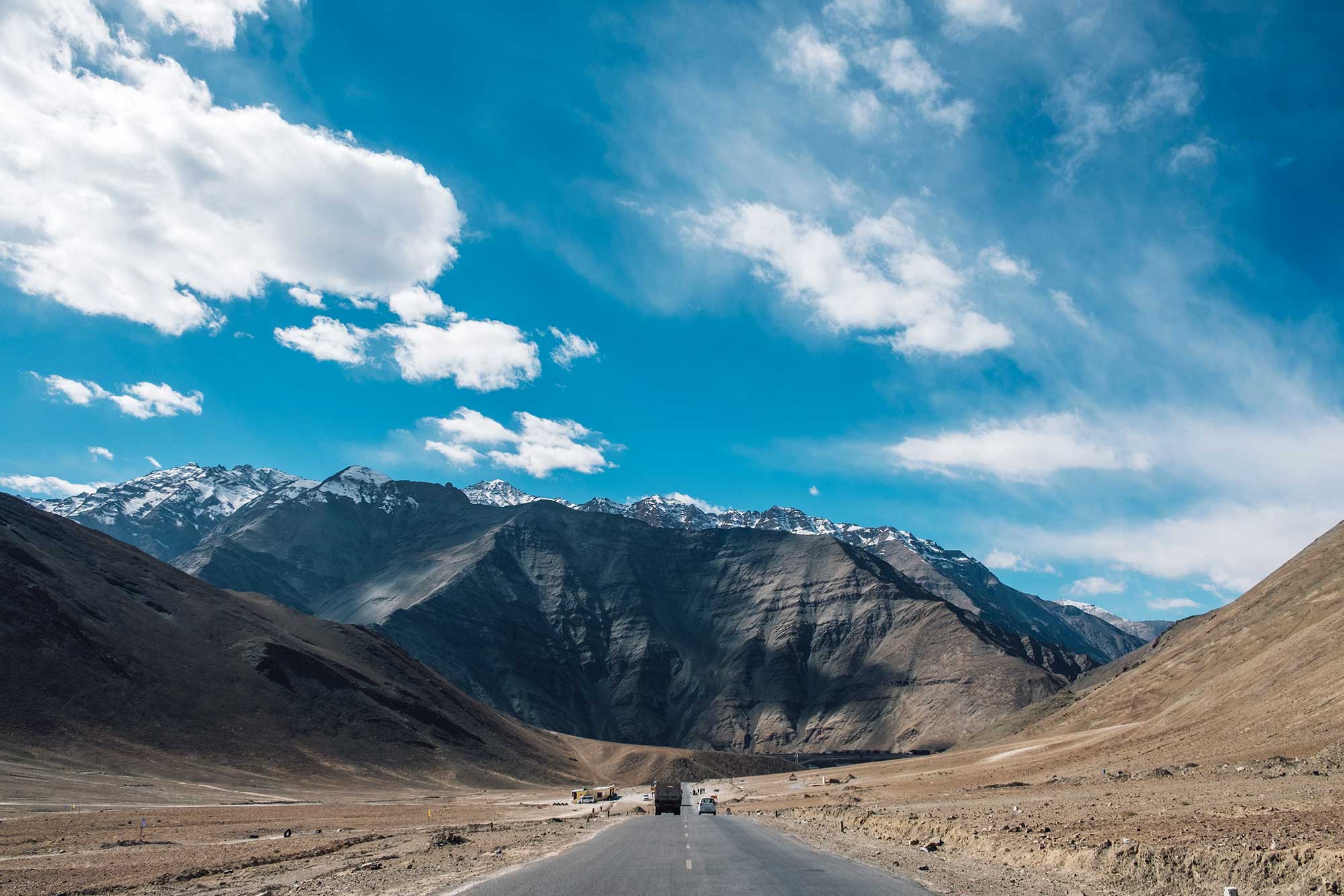 magnetic-hill-mountain-blue-sky-road-way-leh-ladakh-india1